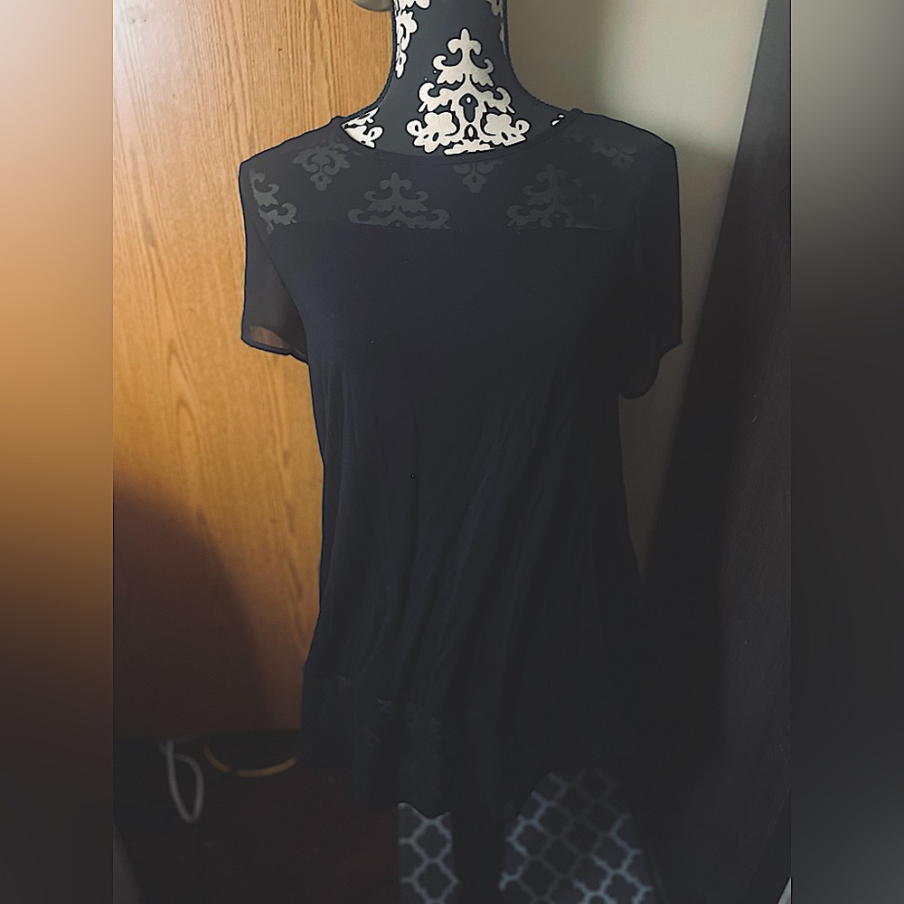 Vince Camuto black top